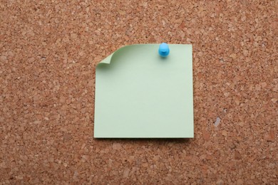 Blank paper note pinned to cork background, closeup