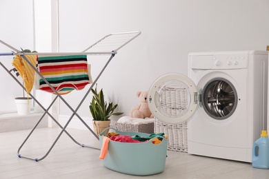 Clothes drying rack, laundry basket and washing machine indoors