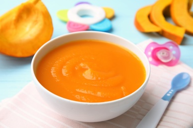 Bowl of healthy baby food on wooden table
