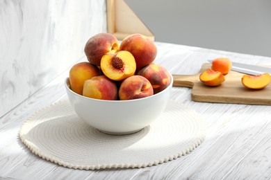 Bowl of juicy peaches and double-sided backdrop in photo studio