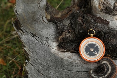 Compass on log, space for text. Navigation device