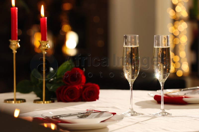 Romantic Dinner Table Setting With, How To Set Up A Table For Romantic Dinner