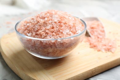 Pink himalayan salt in glass bowl on table