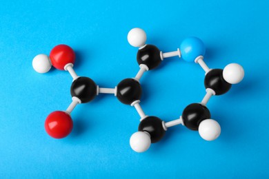 Photo of Molecule of vitamin B3 on light blue background, above view. Chemical model