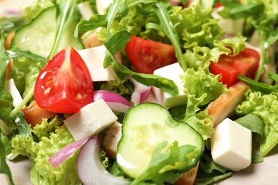 Delicious salad with meat, arugula and vegetables on plate, closeup
