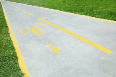 Bike lane with painted yellow bicycle sign and arrow