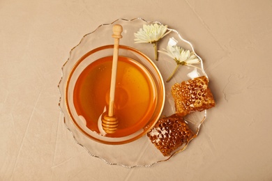 Photo of Flat lay composition with bowl of honey and dipper on color background