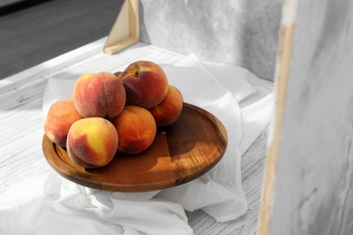 Stand with juicy peaches and double-sided backdrops in photo studio